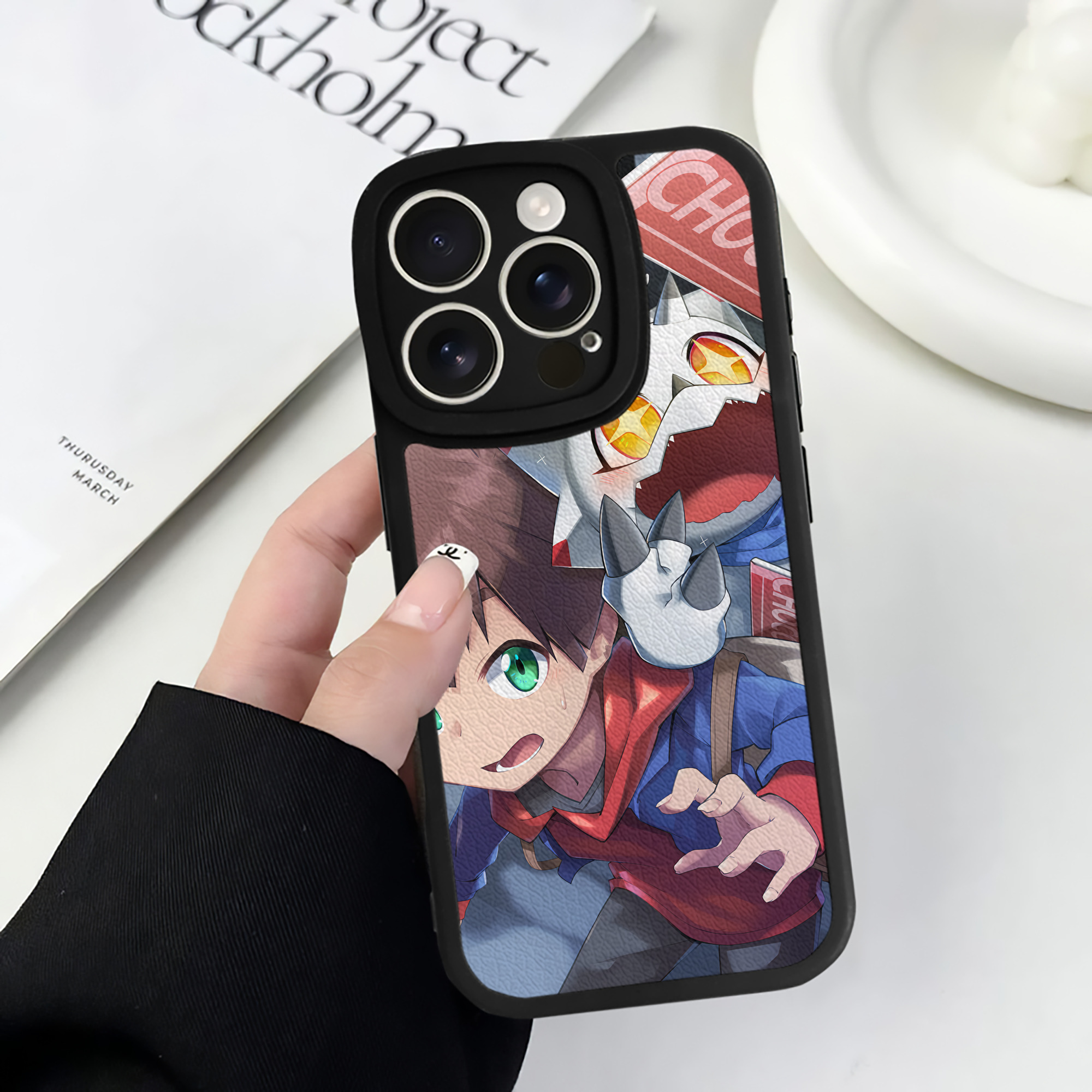 （画像用） Digimon デジタルモンスター/デジモン 【iPhone 16シリーズ対応】シリコンスマホケース（レザー調） 材質：シリコン